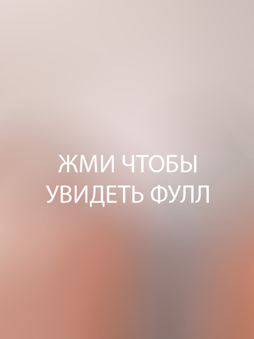 Etogabi в спальне при тусклом свете