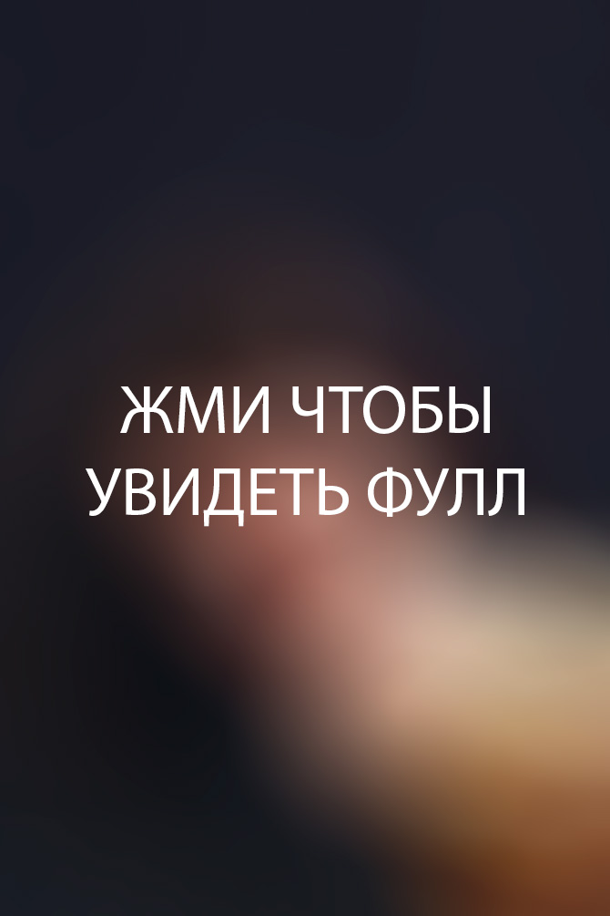Фотография в костюме цвета золото