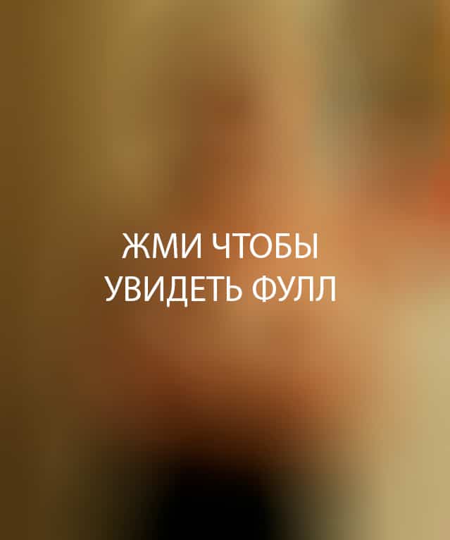 Настя Ивлеева в бассейне в откровенном купальнике