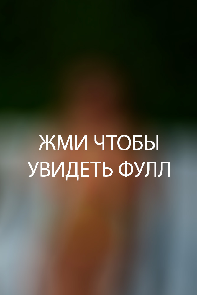 Ana Cheri с оголённой спиной и распущенными волосами
