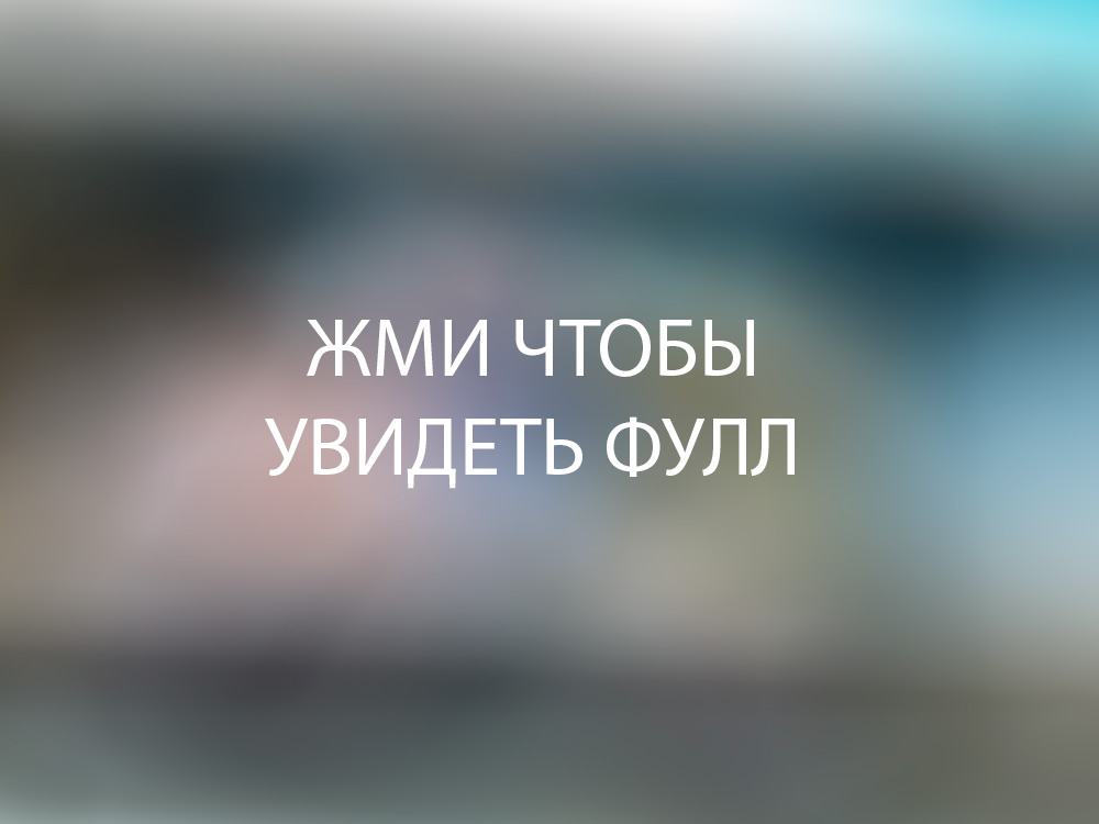 Анна Костенко в сексуальной позе у зеркала