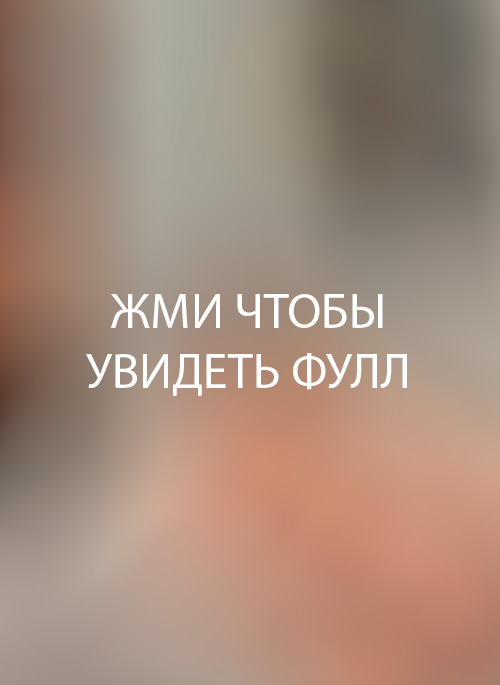 lexuslife на кровати в расслабленной позе